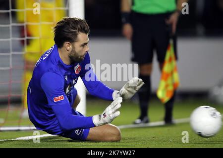 Werkendam - Kozak Boys goalkeeper Bryan Janssen saves the penalty from Melle Meulensteen of Vitesse during the Toto KNVB Cup match between Kozak Boys and Vitesse at Sportpark de Zwaaier on October 19, 2022 in Werkendam, Netherlands. ANP | Dutch Height | BART STOUTJEDIJK Stock Photo