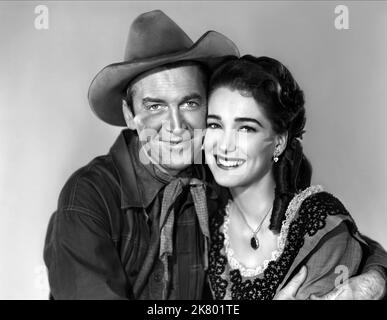 James Stewart & Julie Adams Film: Bend Of The River; Where The River Bends (1952) Characters: Glyn McLyntock, Laura Baile (as Julia Adams)  Director: Anthony Mann 23 January 1952   **WARNING** This Photograph is for editorial use only and is the copyright of UNIVERSAL and/or the Photographer assigned by the Film or Production Company and can only be reproduced by publications in conjunction with the promotion of the above Film. A Mandatory Credit To UNIVERSAL is required. The Photographer should also be credited when known. No commercial use can be granted without written authority from the Fi Stock Photo