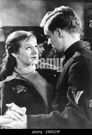 Hildegard Knef & Oskar Werner Film: Decision Before Dawn (USA 1951) Characters: Hilde (as Hildegarde Neff), Cpl. Karl Maurer aka Happy  Director: Anatole Litvak 21 December 1951   **WARNING** This Photograph is for editorial use only and is the copyright of 20TH CENTUY FOX and/or the Photographer assigned by the Film or Production Company and can only be reproduced by publications in conjunction with the promotion of the above Film. A Mandatory Credit To 20TH CENTUY FOX is required. The Photographer should also be credited when known. No commercial use can be granted without written authority Stock Photo