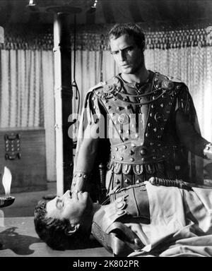 JAMES MASON and MARLON BRANDO in JULIUS CAESAR 1953 director JOSEPH L ...