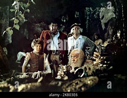 Bobby Driscoll, Robert Newton & Geoffrey Wilkinson Film: Treasure Island (1950) Characters: Jim Hawkins,Long John Silver & Ben Gunn  Director: Byron Haskin 19 July 1950   **WARNING** This Photograph is for editorial use only and is the copyright of DISNEY and/or the Photographer assigned by the Film or Production Company and can only be reproduced by publications in conjunction with the promotion of the above Film. A Mandatory Credit To DISNEY is required. The Photographer should also be credited when known. No commercial use can be granted without written authority from the Film Company. Stock Photo