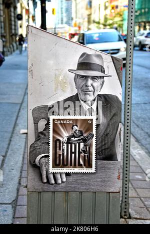 Toronto, Canada - August 12, 2022: Canada Post mailbox featuring a picture of legendary Canadian singer. In 2019 Canada Post honored Cohen, who died i Stock Photo