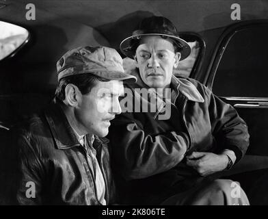 William Talman Film: Armored Car Robbery; Armoured Car Robbery (1950) Characters: Dave Purvis  Director: Richard Fleischer 08 June 1950   **WARNING** This Photograph is for editorial use only and is the copyright of RKO RADIO PICTURES and/or the Photographer assigned by the Film or Production Company and can only be reproduced by publications in conjunction with the promotion of the above Film. A Mandatory Credit To RKO RADIO PICTURES is required. The Photographer should also be credited when known. No commercial use can be granted without written authority from the Film Company. Stock Photo
