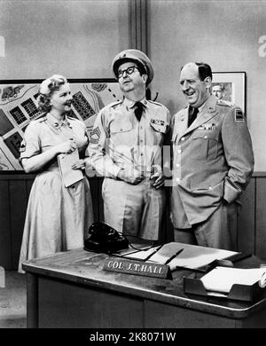 Elisabeth Fraser, Phil Silvers & Paul Ford Television: The Phil Silvers Show; Sergeant Bilko (TV-Serie) Characters: MSgt. Joan Hogan, MSgt. Ernest G. Bilko, Col. John T. Hall  Usa 1955-1959, 20 September 1955   **WARNING** This Photograph is for editorial use only and is the copyright of CBS and/or the Photographer assigned by the Film or Production Company and can only be reproduced by publications in conjunction with the promotion of the above Film. A Mandatory Credit To CBS is required. The Photographer should also be credited when known. No commercial use can be granted without written aut Stock Photo