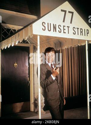 Efrem Zimbalist Jnr Film: 77 Sunset Strip (1959)   Director: Roy Huggins 10 October 1958   **WARNING** This Photograph is for editorial use only and is the copyright of WARNER BROS and/or the Photographer assigned by the Film or Production Company and can only be reproduced by publications in conjunction with the promotion of the above Film. A Mandatory Credit To WARNER BROS is required. The Photographer should also be credited when known. No commercial use can be granted without written authority from the Film Company. Stock Photo