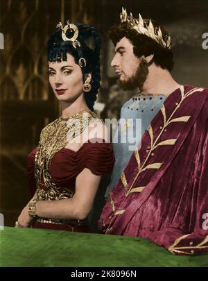 Patricia Laffan, Peter Ustinov Film: Quo Vadis (USA 1951) Characters: Poppaea,Nero  Director: Mervyn Leroy 23 February 1951   **WARNING** This Photograph is for editorial use only and is the copyright of MGM and/or the Photographer assigned by the Film or Production Company and can only be reproduced by publications in conjunction with the promotion of the above Film. A Mandatory Credit To MGM is required. The Photographer should also be credited when known. No commercial use can be granted without written authority from the Film Company. Stock Photo