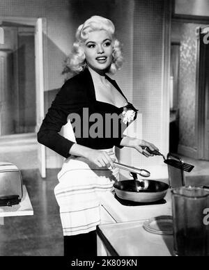 Jayne Mansfield Film: The Girl Can'T Help It, The Girl Cant Help It (1959) Characters: Jerri Jordan  Director: Frank Tashlin 01 December 1956   **WARNING** This Photograph is for editorial use only and is the copyright of 20 CENTURY FOX and/or the Photographer assigned by the Film or Production Company and can only be reproduced by publications in conjunction with the promotion of the above Film. A Mandatory Credit To 20 CENTURY FOX is required. The Photographer should also be credited when known. No commercial use can be granted without written authority from the Film Company. Stock Photo