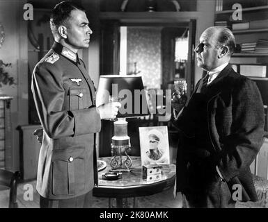 James Mason Film: The Desert Fox: The Story Of Rommel (USA 1951) Characters: WITH Field Marshal Erwin Johannes Rommel  Director: Henry Hathaway 17 October 1951   **WARNING** This Photograph is for editorial use only and is the copyright of 20TH CENTURY FOX and/or the Photographer assigned by the Film or Production Company and can only be reproduced by publications in conjunction with the promotion of the above Film. A Mandatory Credit To 20TH CENTURY FOX is required. The Photographer should also be credited when known. No commercial use can be granted without written authority from the Film Co Stock Photo