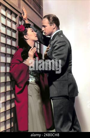 Miiko Taka & Marlon Brando Film: Sayonara (USA 1957) Characters: Hana-ogi, Maj. Lloyd 'Ace' Gruver - USAF  / Literaturverfilmung (Based On The Book By James A. Michener) Director: Joshua Logan 05 December 1957   **WARNING** This Photograph is for editorial use only and is the copyright of PENNEBAKER PRODUCTIONS and/or the Photographer assigned by the Film or Production Company and can only be reproduced by publications in conjunction with the promotion of the above Film. A Mandatory Credit To PENNEBAKER PRODUCTIONS is required. The Photographer should also be credited when known. No commercial Stock Photo