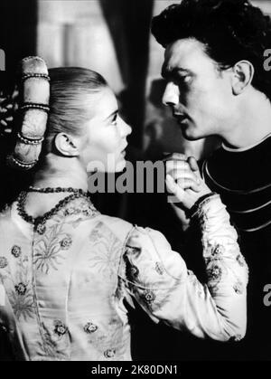 Susan Shentall & Laurence Harvey Film: Romeo And Juliet (1954) Characters: Juliet, Romeo  Director: Renato Castellani 01 September 1954   **WARNING** This Photograph is for editorial use only and is the copyright of UNITED ARTISTS and/or the Photographer assigned by the Film or Production Company and can only be reproduced by publications in conjunction with the promotion of the above Film. A Mandatory Credit To UNITED ARTISTS is required. The Photographer should also be credited when known. No commercial use can be granted without written authority from the Film Company. Stock Photo
