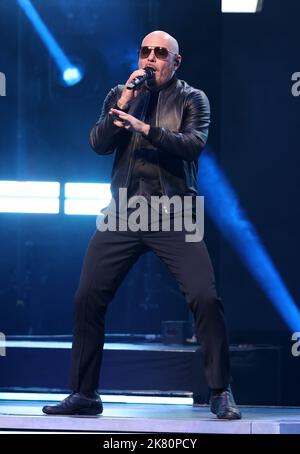 Miami, United States Of America. 19th Oct, 2022. HOLLYWOOD, FL OCT19: Pitbull performs during the Can't Stop Us Now Summer Tour 2022 at Hard Rock Live at Seminole Hard RockHotel and Casino Hollywood on October 19, 2022 in Hollywood, Florida. (Photo by Alberto E. Tamargo/Sipa USA) Credit: Sipa USA/Alamy Live News Stock Photo