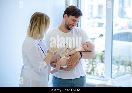 Experienced neonatal doctor preparing to vaccinate the child Stock Photo