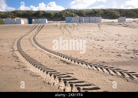 beach cabins and tire track on the beach in Oostkapelle on the peninsula Walcheren, Zeeland, Netherlands. Strandhaeuschen und Reifenspur am Strand von Stock Photo
