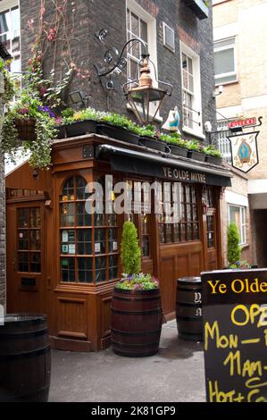 One of the most out-of-the way pubs in London, the Old Mitre (Bishop's hat) was founded by Bishop Goodrich in 1546 for the use of his London servants Stock Photo
