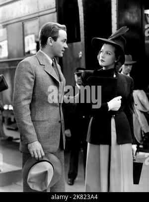 Richard Carlson & Jean Rogers Film: A Stranger In Town (1943) Characters: Bill Adams & Lucy Gilbert  Director: Roy Rowland 01 April 1943   **WARNING** This Photograph is for editorial use only and is the copyright of METRO and/or the Photographer assigned by the Film or Production Company and can only be reproduced by publications in conjunction with the promotion of the above Film. A Mandatory Credit To METRO is required. The Photographer should also be credited when known. No commercial use can be granted without written authority from the Film Company. Stock Photo