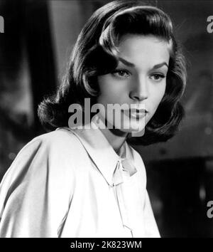 Lauren Bacall Film: Dark Passage (USA 1947) Characters: Irene Jansen  Titel Auch: 'Das Unbekannte Gesicht' Director: Delmer Daves 05 September 1947   **WARNING** This Photograph is for editorial use only and is the copyright of WARNER BROS. and/or the Photographer assigned by the Film or Production Company and can only be reproduced by publications in conjunction with the promotion of the above Film. A Mandatory Credit To WARNER BROS. is required. The Photographer should also be credited when known. No commercial use can be granted without written authority from the Film Company. Stock Photo