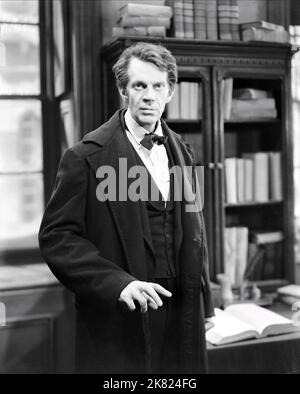 Raymond Massey Film: Abe Lincoln In Illinois (USA 1940) Characters: Abraham Lincoln  / Nach Dem Bühnenstück 'Abraham Lincoln In Illinois' Director: John Cromwell 22 January 1940   **WARNING** This Photograph is for editorial use only and is the copyright of RKO PICTURES and/or the Photographer assigned by the Film or Production Company and can only be reproduced by publications in conjunction with the promotion of the above Film. A Mandatory Credit To RKO PICTURES is required. The Photographer should also be credited when known. No commercial use can be granted without written authority from t Stock Photo