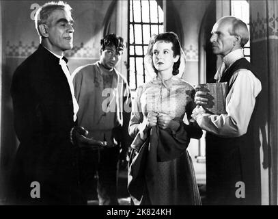 Boris Karloff, Robert Clarke, Anna Lee & Ian Wolfe Film: Bedlam (1944) Characters: Master George Sims, Dan the Dog         (uncredited), Nell Bowen, Sidney Long  Director: Mark Robson 10 May 1946   **WARNING** This Photograph is for editorial use only and is the copyright of RKO RADIO PICTURES and/or the Photographer assigned by the Film or Production Company and can only be reproduced by publications in conjunction with the promotion of the above Film. A Mandatory Credit To RKO RADIO PICTURES is required. The Photographer should also be credited when known. No commercial use can be granted wi Stock Photo