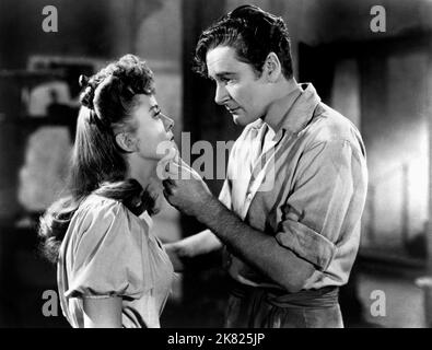 Ida Lupino & Errol Flynn Film: Escape Me Never (USA 1947) Characters: Gemma Smith, Sebastian Dubrok  Director: Peter Godfrey 07 November 1947   **WARNING** This Photograph is for editorial use only and is the copyright of WARNER BROS. and/or the Photographer assigned by the Film or Production Company and can only be reproduced by publications in conjunction with the promotion of the above Film. A Mandatory Credit To WARNER BROS. is required. The Photographer should also be credited when known. No commercial use can be granted without written authority from the Film Company. Stock Photo