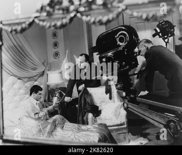 CARY GRANT, ALFRED HITCHCOCK, SUSPICION, 1941 Stock Photo - Alamy