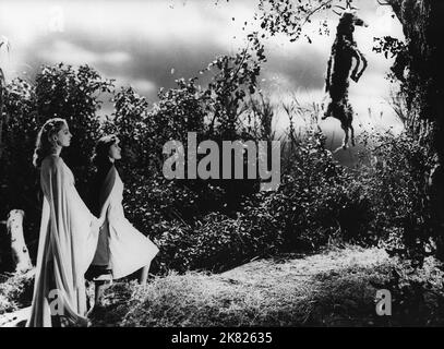 Christine Gordon & Frances Dee Film: I Walked With A Zombie (1941) Characters: Jessica Holland & Betsy Connell  Director: Jacques Tourneur 17 March 1943   **WARNING** This Photograph is for editorial use only and is the copyright of RKO RADIO PICTURES and/or the Photographer assigned by the Film or Production Company and can only be reproduced by publications in conjunction with the promotion of the above Film. A Mandatory Credit To RKO RADIO PICTURES is required. The Photographer should also be credited when known. No commercial use can be granted without written authority from the Film Compa Stock Photo