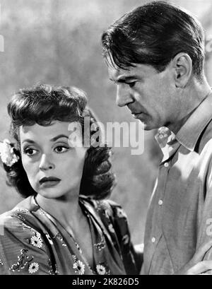 Lilli Palmer & Gary Cooper Film: Cloak And Dagger (1948) Characters: Gina & Prof. Alvah Jesper  Director: Fritz Lang 28 September 1946   **WARNING** This Photograph is for editorial use only and is the copyright of WARNER BROS and/or the Photographer assigned by the Film or Production Company and can only be reproduced by publications in conjunction with the promotion of the above Film. A Mandatory Credit To WARNER BROS is required. The Photographer should also be credited when known. No commercial use can be granted without written authority from the Film Company. Stock Photo