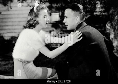 Ida Lupino & Humphrey Bogart Film: High Sierra (USA 1941) Characters: Marie & Roy Earle  / Literaturverfilmung (Based On The Book By W.R. Burnett) Director: Raoul Walsh 23 January 1941   **WARNING** This Photograph is for editorial use only and is the copyright of WARNER BROS. and/or the Photographer assigned by the Film or Production Company and can only be reproduced by publications in conjunction with the promotion of the above Film. A Mandatory Credit To WARNER BROS. is required. The Photographer should also be credited when known. No commercial use can be granted without written authority Stock Photo