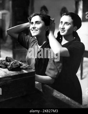 LA TERRA TREMA, 1948 Stock Photo - Alamy