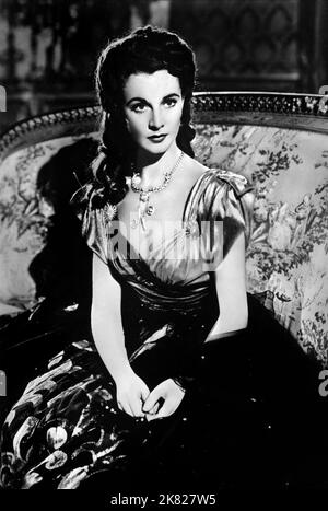 Vivien Leigh Film: Lady Hamilton; That Hamilton Woman (1941) Characters: Emma Lady Hamilton  Director: Alexander Korda 03 April 1941   **WARNING** This Photograph is for editorial use only and is the copyright of UNITED ARTISTS and/or the Photographer assigned by the Film or Production Company and can only be reproduced by publications in conjunction with the promotion of the above Film. A Mandatory Credit To UNITED ARTISTS is required. The Photographer should also be credited when known. No commercial use can be granted without written authority from the Film Company. Stock Photo