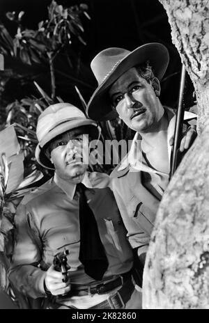 Robert Armstrong & Ben Johnson Film: Mighty Joe Young (1949) Characters: Max O'Hara, Gregg  Director: Ernest B.Schoedsack 27 July 1949   **WARNING** This Photograph is for editorial use only and is the copyright of The Film Company and/or the Photographer assigned by the Film or Production Company and can only be reproduced by publications in conjunction with the promotion of the above Film. A Mandatory Credit To The Film Company is required. The Photographer should also be credited when known. No commercial use can be granted without written authority from the Film Company. Stock Photo