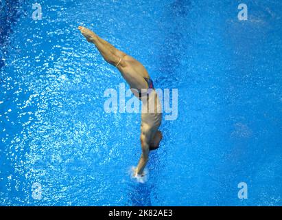 Berlin, Germany. 20th Oct, 2022. Cao Yuan of China competes during the men's 3m springboard preliminary at the FINA Diving World Cup in Berlin, Germany, Oct. 20, 2022. Credit: Ren Pengfei/Xinhua/Alamy Live News Stock Photo