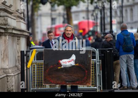 London, England, UK. 19th Oct, 2022. British artist KAYA MAR holds his painting depicting a headless chicken symbolising UK Prime Minister Liz Truss outside Downing Street. Truss is under resignation pressure due to her bad management of economy in her barely a month long time in office. (Credit Image: © Tayfun Salci/ZUMA Press Wire) Stock Photo