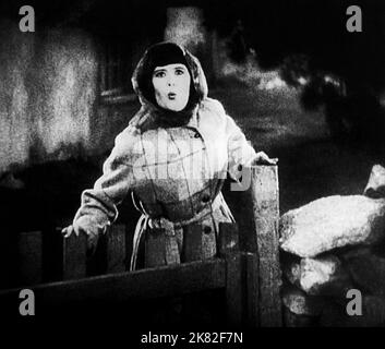 Margaret Livingston Film: Sunrise; Sunrise: A Song Of Two Humans (Stummfilm) Characters: The Woman From the City  Usa 1927, Director: F.W. Murnau 23 September 1927   **WARNING** This Photograph is for editorial use only and is the copyright of 20TH CENTURY FOX and/or the Photographer assigned by the Film or Production Company and can only be reproduced by publications in conjunction with the promotion of the above Film. A Mandatory Credit To 20TH CENTURY FOX is required. The Photographer should also be credited when known. No commercial use can be granted without written authority from the Fil Stock Photo