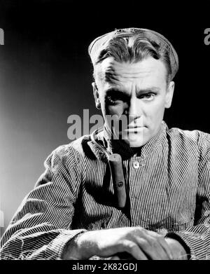 James Cagney Film: Each Dawn I Die (USA 1939) Characters: Frank Ross  Director: William Keighley 22 July 1939   **WARNING** This Photograph is for editorial use only and is the copyright of WARNER BROS. and/or the Photographer assigned by the Film or Production Company and can only be reproduced by publications in conjunction with the promotion of the above Film. A Mandatory Credit To WARNER BROS. is required. The Photographer should also be credited when known. No commercial use can be granted without written authority from the Film Company. Stock Photo