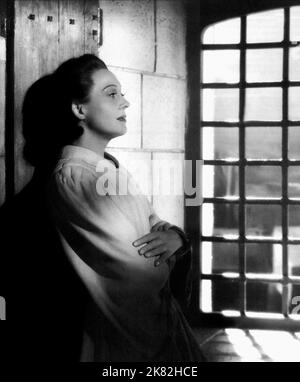 Arletty Film: Daybreak; Le Jour Se Leve (Le jour se lève) Characters: Clara  Fr 1939, Director: Marcel Carne 09 June 1939   **WARNING** This Photograph is for editorial use only and is the copyright of PRODUCTIONS SIGMA and/or the Photographer assigned by the Film or Production Company and can only be reproduced by publications in conjunction with the promotion of the above Film. A Mandatory Credit To PRODUCTIONS SIGMA is required. The Photographer should also be credited when known. No commercial use can be granted without written authority from the Film Company. Stock Photo