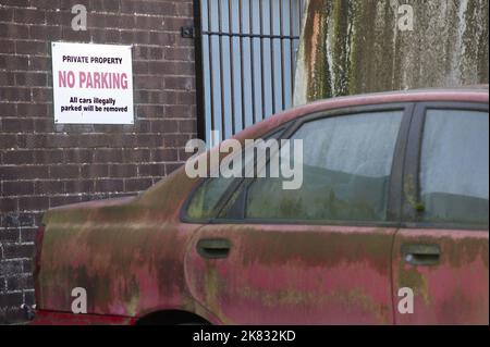 Keep clear no parking sign at building site entrance Stock Photo