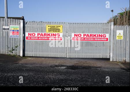 Keep clear no parking sign at building site entrance Stock Photo