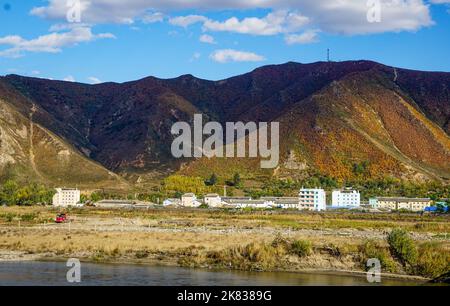 October 15, 2018, Tumen, China: Buildings of Namyang, North Korea across the Tumen river seen from China. The Chinese-North Korean border, Namyang-Tumen crossing, seen from Tumen in the Yanbian Korean Autonomous Prefecture. (Credit Image: © Jasmine Leung/SOPA Images via ZUMA Press Wire) Stock Photo