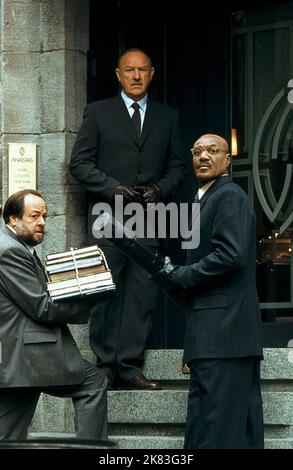 Ricky Jay, Gene Hackman, Delroy Lindo Film: Heist (2001) Characters: Don 'Pinky' Pincus,Joe Moore,Bobby 'Bob' Blane  Director: David Mamet 10 September 2001   **WARNING** This Photograph is for editorial use only and is the copyright of WARNER BROS and/or the Photographer assigned by the Film or Production Company and can only be reproduced by publications in conjunction with the promotion of the above Film. A Mandatory Credit To WARNER BROS is required. The Photographer should also be credited when known. No commercial use can be granted without written authority from the Film Company. Stock Photo