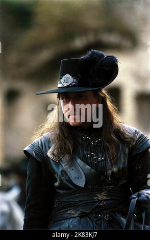 Tim Roth Muskateer THE MUSKETEER, director Peter Hyams, on set, 2001. (c)Universal ...