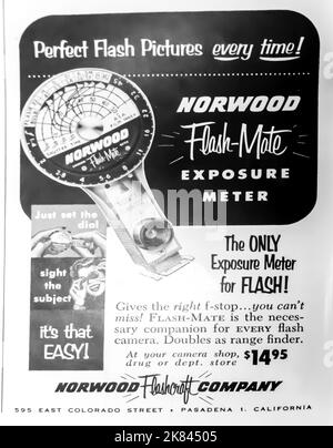 Norwood flash-mate exposure meter advert in a NatGeo magazine, 1954 Stock Photo