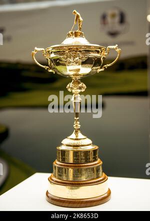 Ryder Cup Rendezvous King Cross Train Station with Eurostar and Atout France Stock Photo