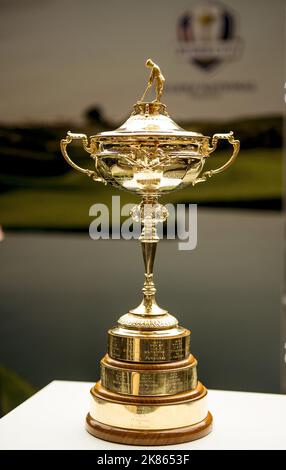 Ryder Cup Rendezvous King Cross Train Station with Eurostar and Atout France Stock Photo