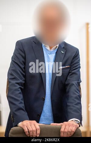 Minden, Germany. 21st Oct, 2022. The defendant stands in front of his seat in the courtroom in the district court. The man is said to have called for a march in front of the house of the then district administrator Bölling during a walk against the Corona measures at the beginning of 2022. Credit: David Inderlied/dpa - ATTENTION: The defendant was pixelated by order of the lawyer/dpa/Alamy Live News Stock Photo