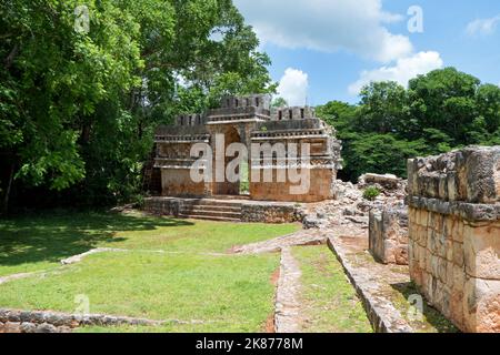 The Gateway Arch at the Maya site of Labna, Yucatan, Mexico. Old Mayan buildings along the Ruta Puuc. UNESCO World Heritage Site Stock Photo