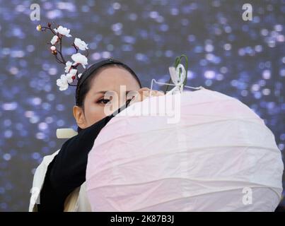 Suwon, Gyeonggi-do - 10 07 2022: Woman dressed with a traditional Korean costume in a performance for a festival in Suwon Stock Photo
