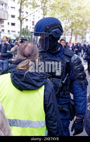 Paris, France. 16th Oct, 2022. Demonstration for higher wages, retirement pensions, social minima and against unemployment insurance reform. Stock Photo