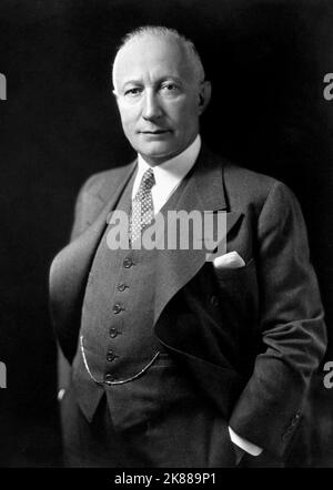 ADOLPH ZUKOR PRESIDENT OF PARAMOUNT STUDIOS (1950 Stock Photo - Alamy