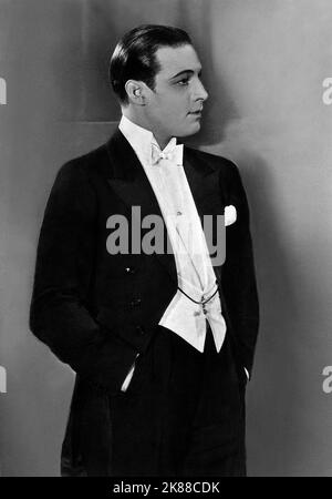 Photograph Of Film Actor Rudolph Valentino (with A Sling) As Vladimir 