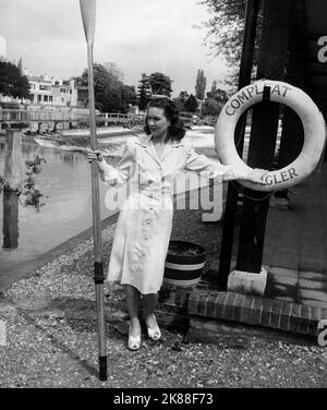 Patricia Roc  Actress   01 May 1948   **WARNING** This Photograph is for editorial use only and is the copyright of The Film Company and/or the Photographer assigned by the Film or Production Company and can only be reproduced by publications in conjunction with the promotion of the above Film. A Mandatory Credit To The Film Company is required. The Photographer should also be credited when known. No commercial use can be granted without written authority from the Film Company. Stock Photo